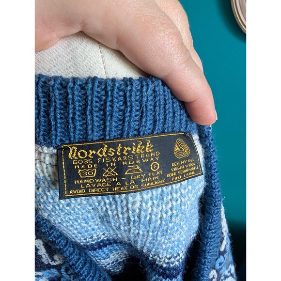 Vintage Norwegian Wool Cardigan | Blue & White Nordic Sweater with Pewter Clasps - Picture 7 of 7